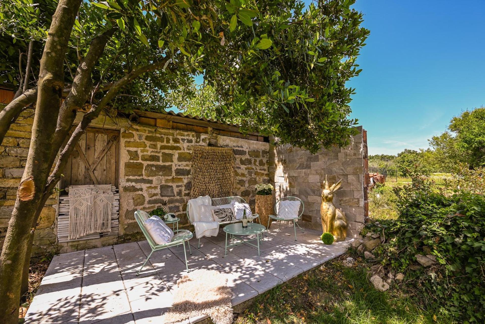 Medanni - Boutique House In Nature With Pool Izola Ngoại thất bức ảnh